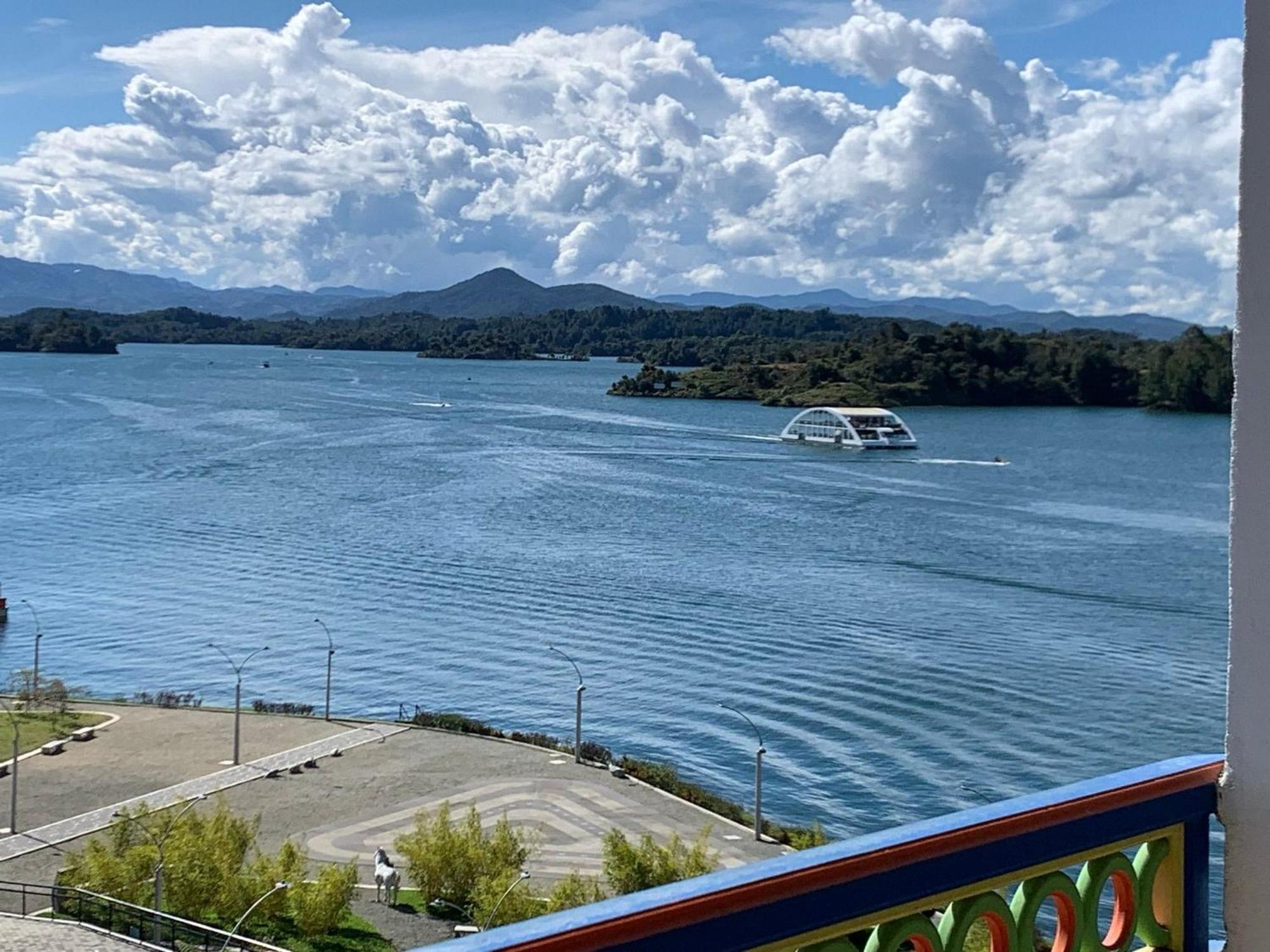 Apartamentos San Jose Vistal Al Lago, Cerca Del Parque. Guatape. Exterior photo